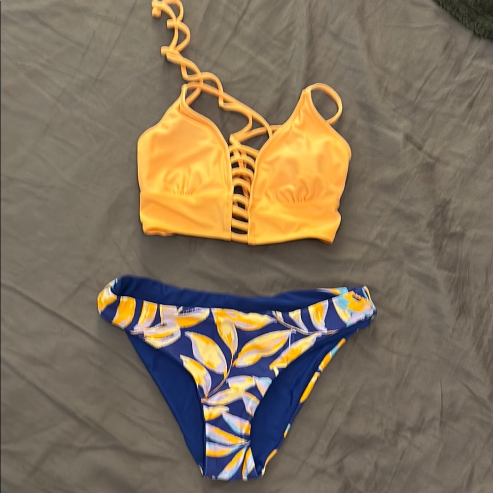 Swimwear Set in Yellow and Blue